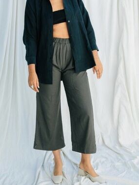 OZMA of California Silk Noil Wide Leg Crop Pant in Olive Size Medium EUC